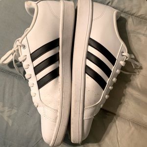 Mens size 9 Adidas